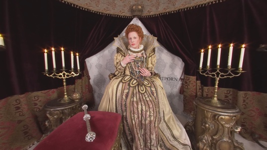 1. Download full pics of Cock save the Queen in 180° from xvirtual.com