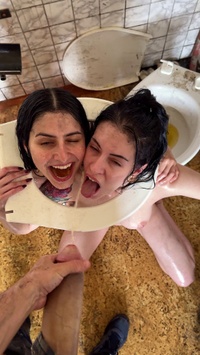 XXL Piss: Kinky Girls Gone Wild